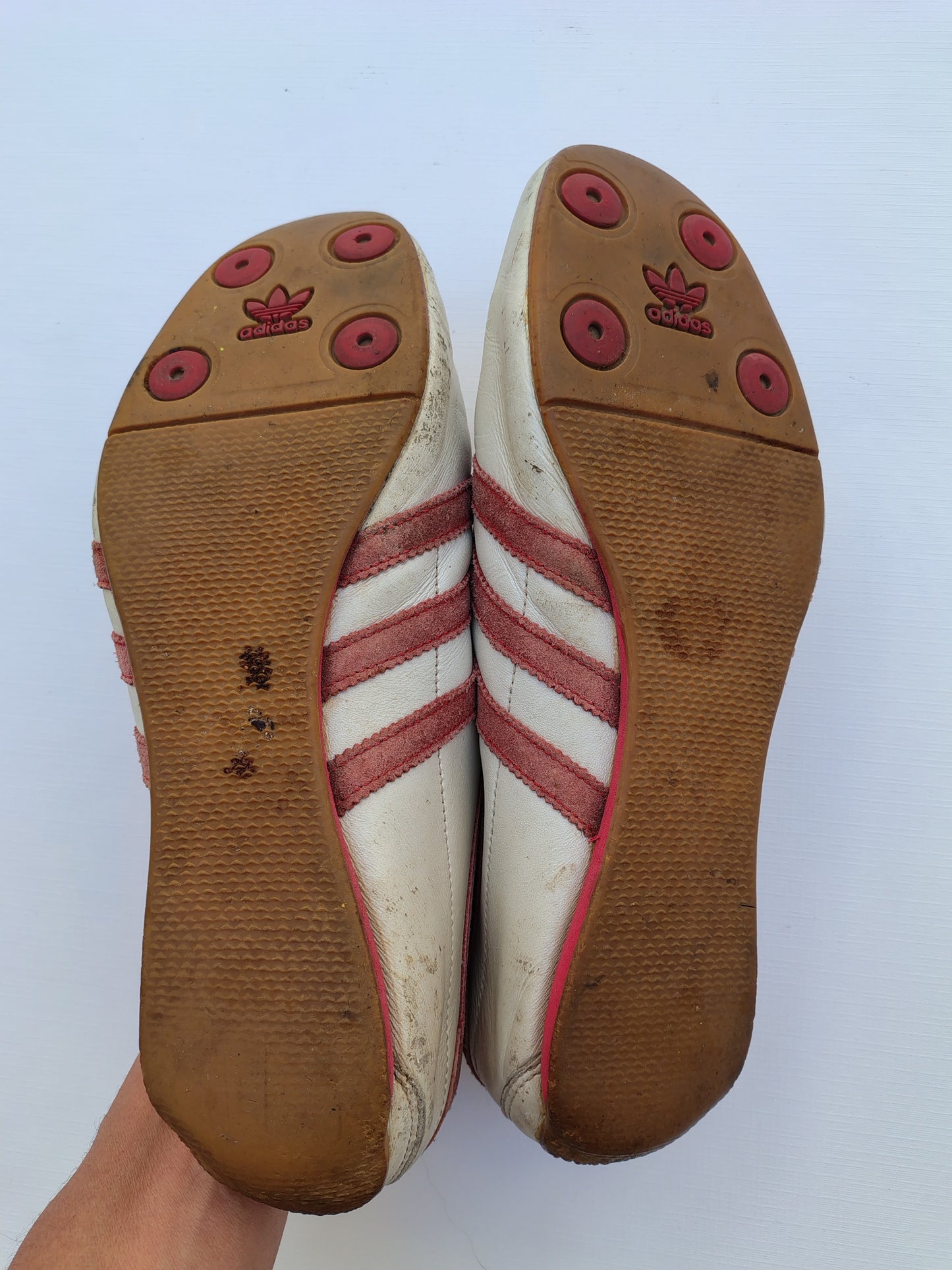 Vintage 2004 Adidas Okapi Sneakers – White Pearl Leather with Red Suede Stripes – Classic Y2K Trefoil Trainers – Size EU 40